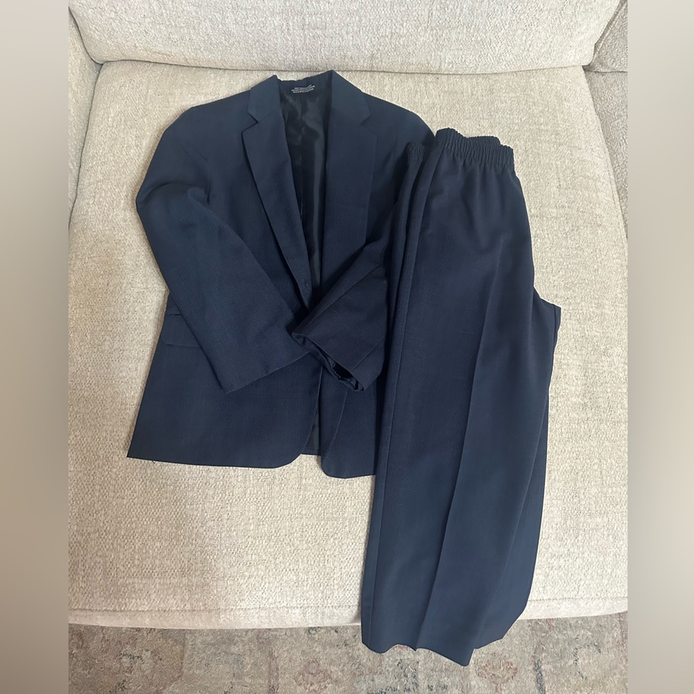 Boys Nautica pant suit set. Size 6. Great condition. Blue